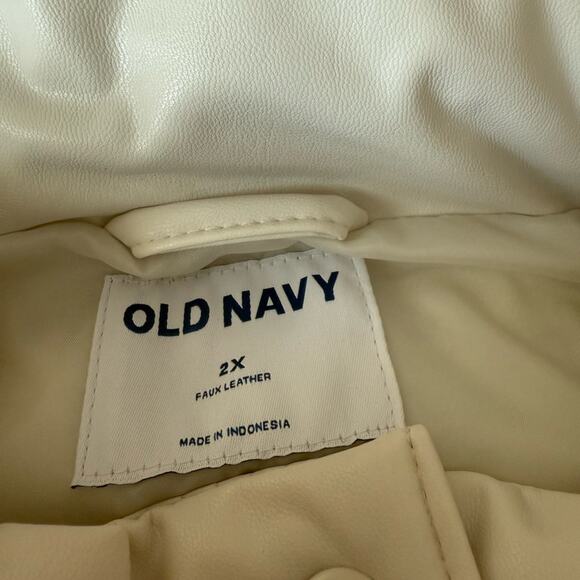 Old Navy silver gray Faux Leather Puffer
Vest - Picture 13 of 16